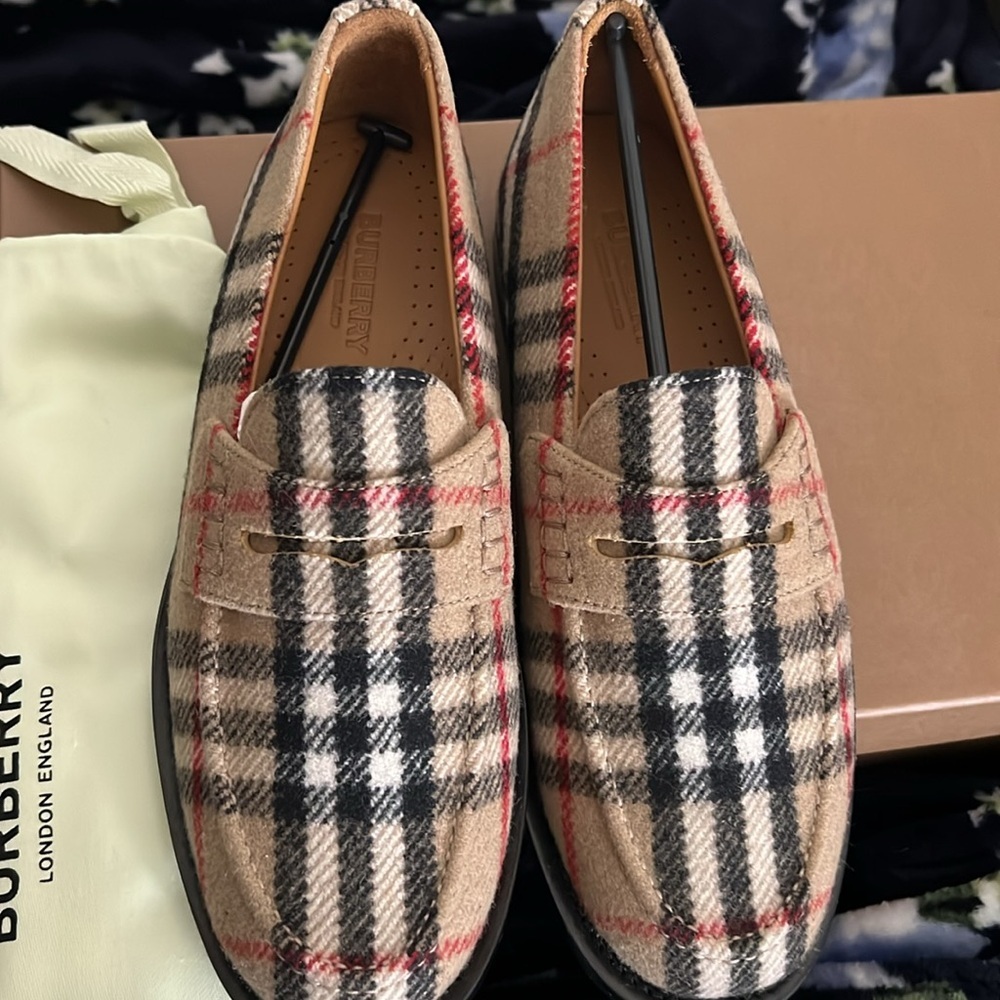 NIB Burberry check wool felt  Plaid Loafers - size: 36 1/2 - Picture 2 of 6